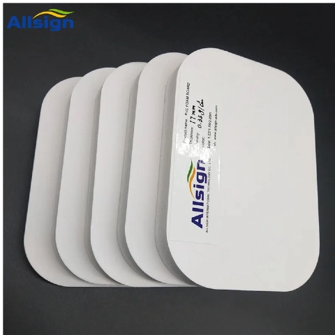 هل يمكن لألواح الرغوة البلاستيكية التعامل مع البيئات الخارجية والرطبة؟